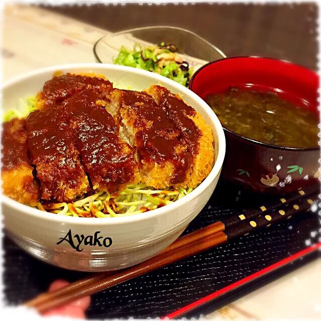 みそかつ丼、アオサのお味噌汁、レタスとツナのサラダ|亜矢子さん