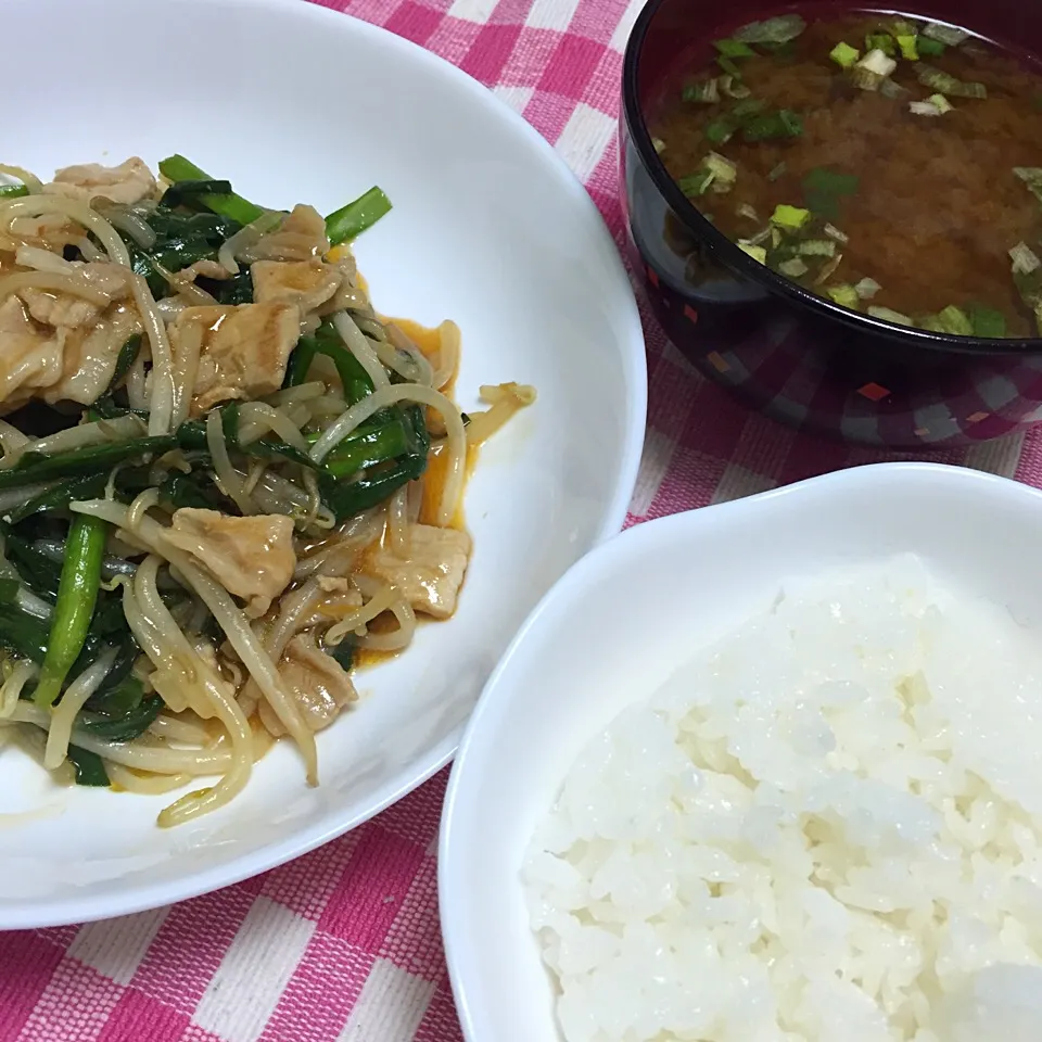 Snapdishの料理写真:豚肉ともやしの香味炒め|eriiiさん