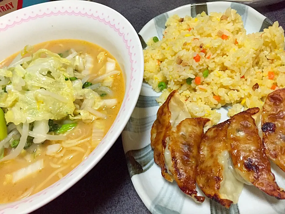 九州の方から届いた味噌ラーメン、餃子、チャーハン|ms903さん