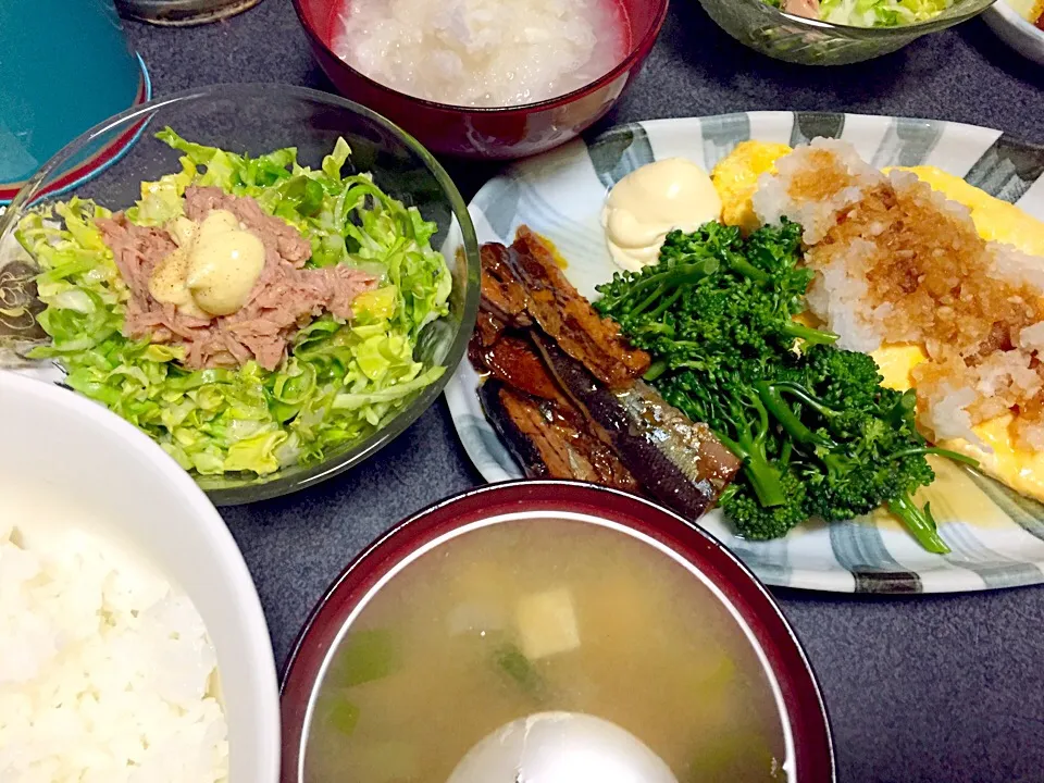 シーチキンサラダ、おろし玉子焼き、豆腐ネギ味噌汁、ブロッコリー、サンマの蒲焼きみたいやつ。|ms903さん