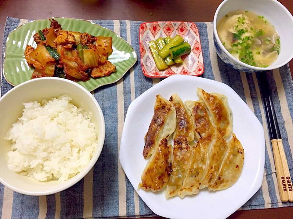 Snapdishの料理写真:餃子。豚キムチ定食的な。|kayonさん