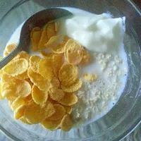 oat, cornflake with yogurt and skim milk|Izni Arifah Shuibさん