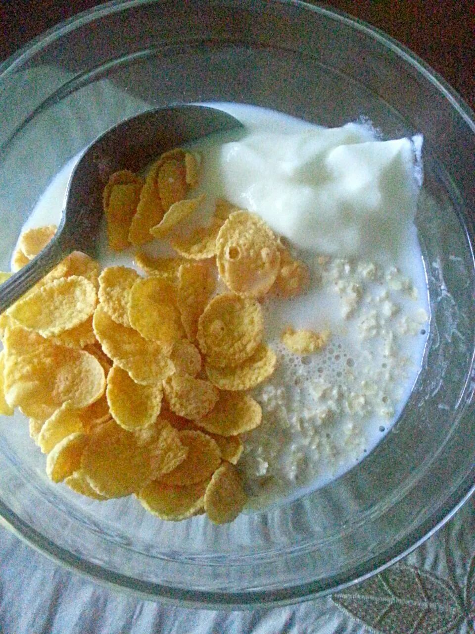 oat, cornflake with yogurt and skim milk|Izni Arifah Shuibさん