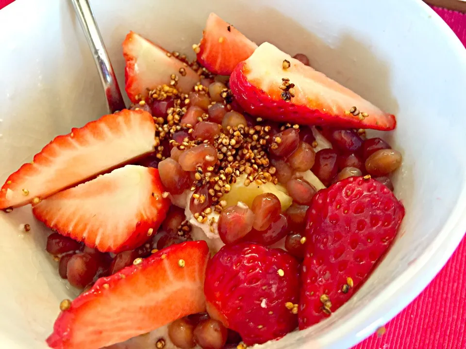 Pomegranate, Ricotta &  toasted Quinoa bowl / ザクロとキヌア リコッタチーズ ヨーグルト ボール|KyokoKさん