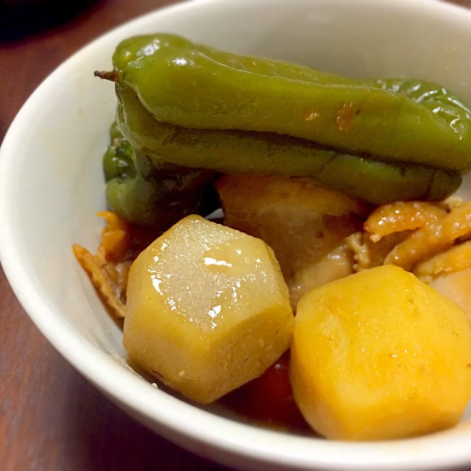 鶏肉、里芋、丸ごとピーマンの煮物|こぱんださん