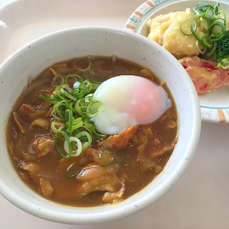 カレーそば、豆腐と挽肉包み揚げ、クリーンエッグ(温玉)|maixx ใหม่さん