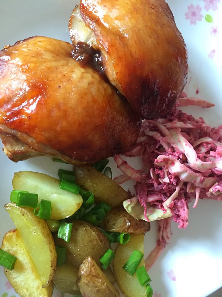 Roast chicken thighs in hyganatsu sauce, purple slaw and buttered potatoes|Ong Sor Fernさん