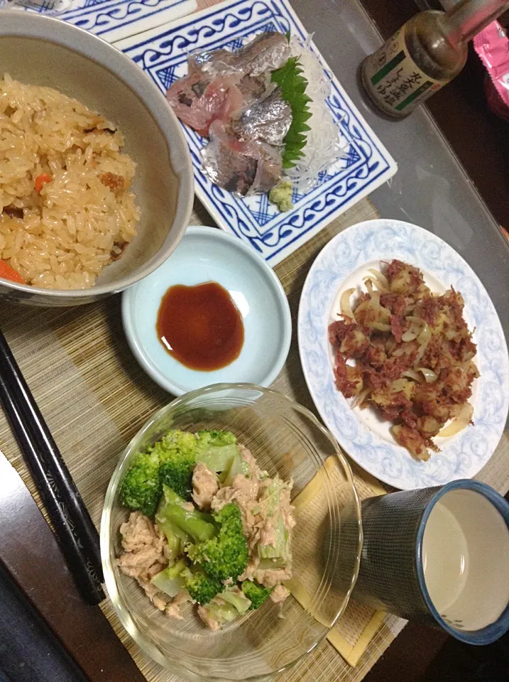 鯵の刺身＆コンビーフ炒め＆ブロッコリーとシーチキン|まぐろさん