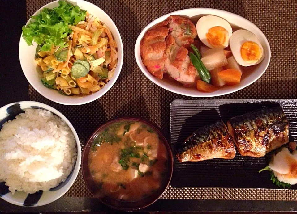 鯖の塩焼き、マカロニサラダ、煮物、豚と崩し豆腐のお味噌汁|ayumiさん