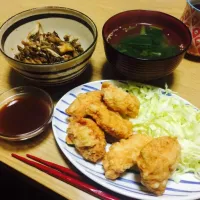 Snapdishの料理写真:チキンナゲットと自家製BBQソース、舞茸のワサビじょうゆ炒め、カブの葉とえのきの鶏ガラスープ|はしもさん