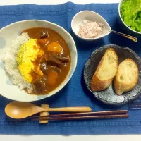 Snapdishの料理写真:＊旦那さんの晩御飯＊ビーフシチューオムレツ添え・コンビーフとクリームチーズのディップ|髙榮 杏奈さん