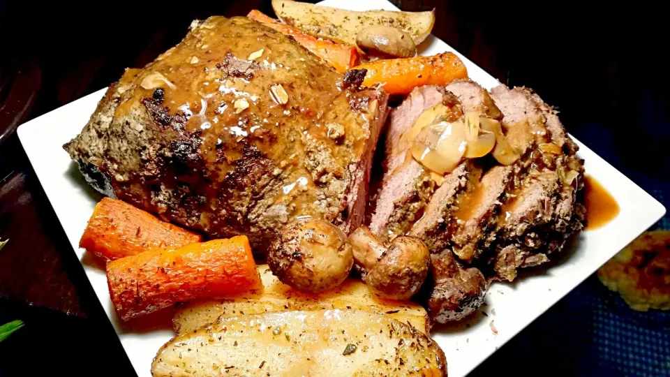 roast beef with roasted potatoes and carrots|hebaさん