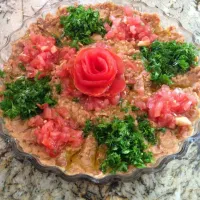 mashed bean salsa (with garlic, lemon and olive oil) garnished with tomatoes and parsley|hebaさん