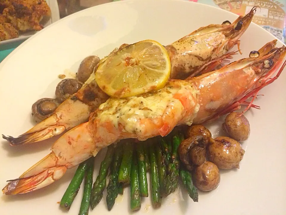 Baked Prawns with Buttered Asparagus and Mushroom|Kath Kanekoさん