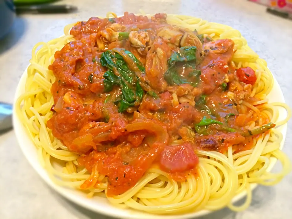 牡蠣とほうれん草の激辛トマトソースパスタ|Akito Kusanagiさん