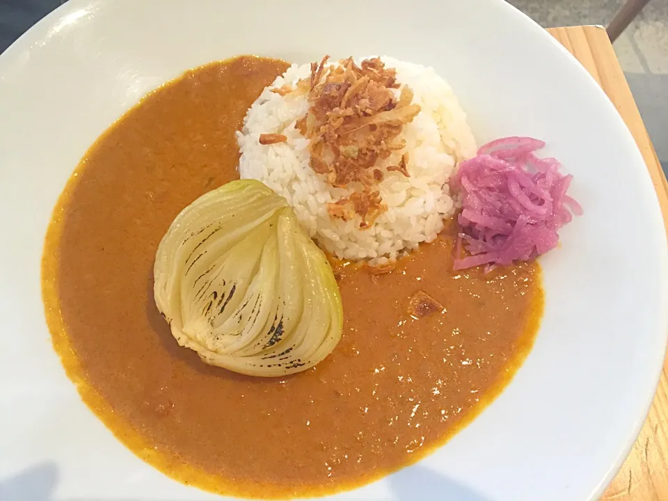 Snapdishの料理写真:丸ごと玉ねぎのカレー|メグミンさん