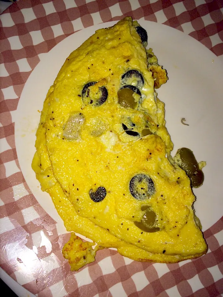 Black and green olive omelete with cheese|aida arafatさん