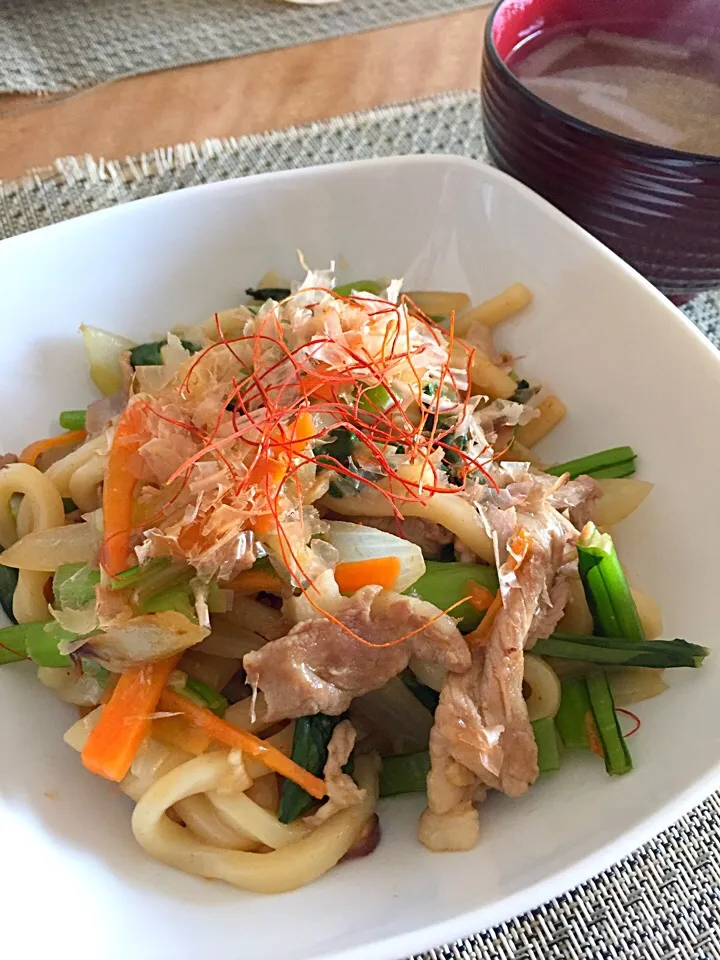 Snapdishの料理写真:小松菜と豚肉の焼うどん|Sakikoさん