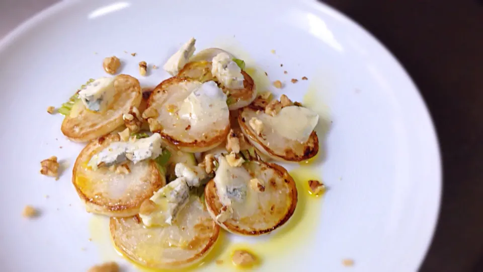 Snapdishの料理写真:Grilled Turnip Salad with Gorgonzola, Walnut|Yuさん