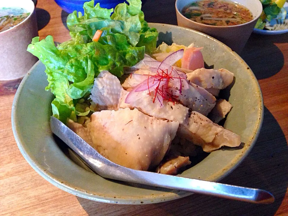 茹で鶏のせご飯|ハギーさん