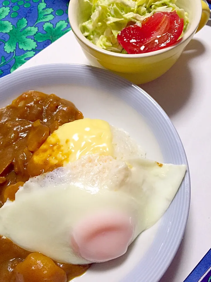 チーズと目玉焼きトッピングのカレーライス٩(๑❛ʚ❛๑)۶|さくたえさん