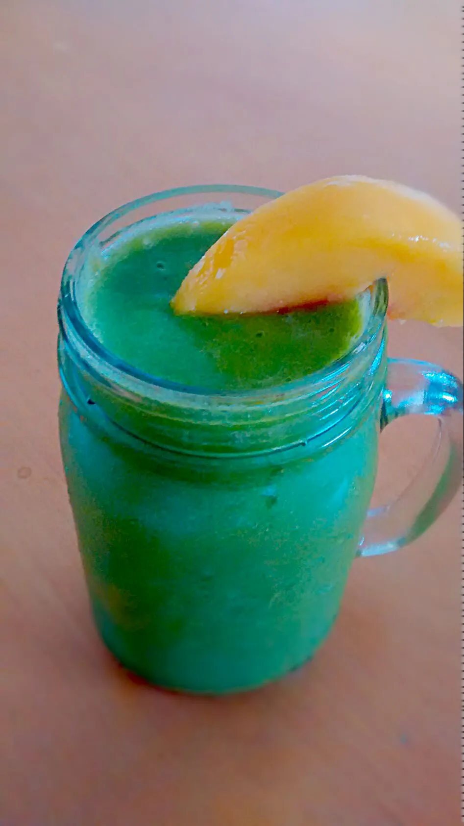 Simple Peach Green Smoothie|erin viozziさん