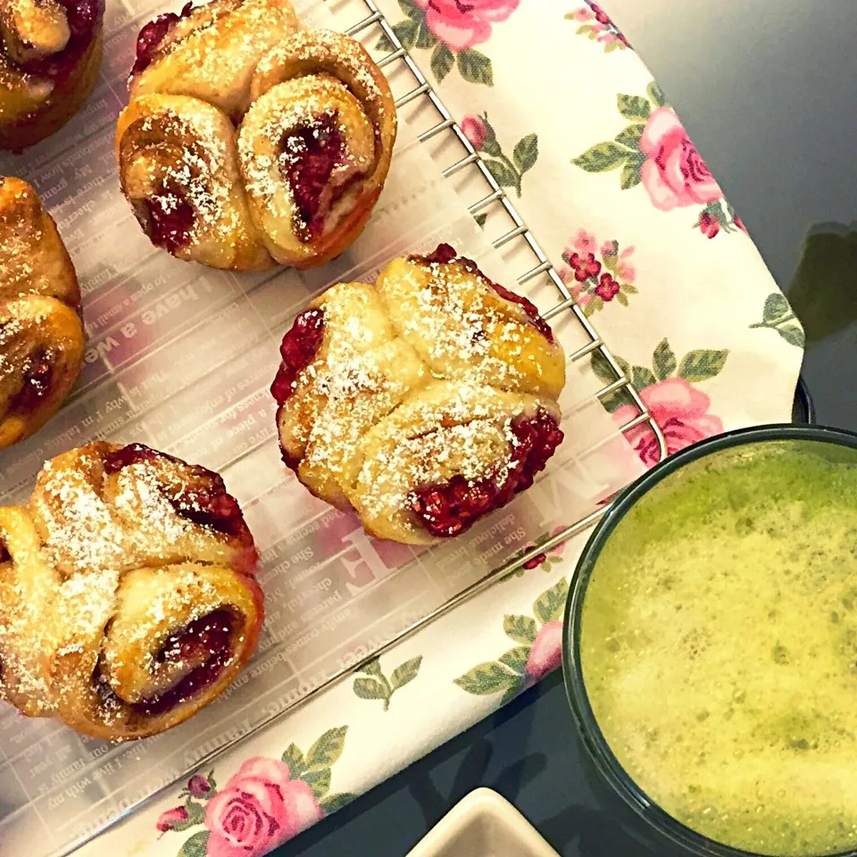 Raspberry Cinnamon Sweet Rolls|Prisca Erさん