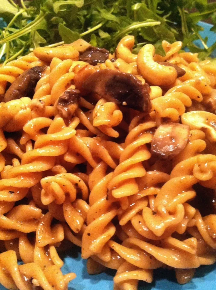 Mushrooms and cashew nuts with pasta (Morning Star Commie Chef recipe)|Nick Hiderさん