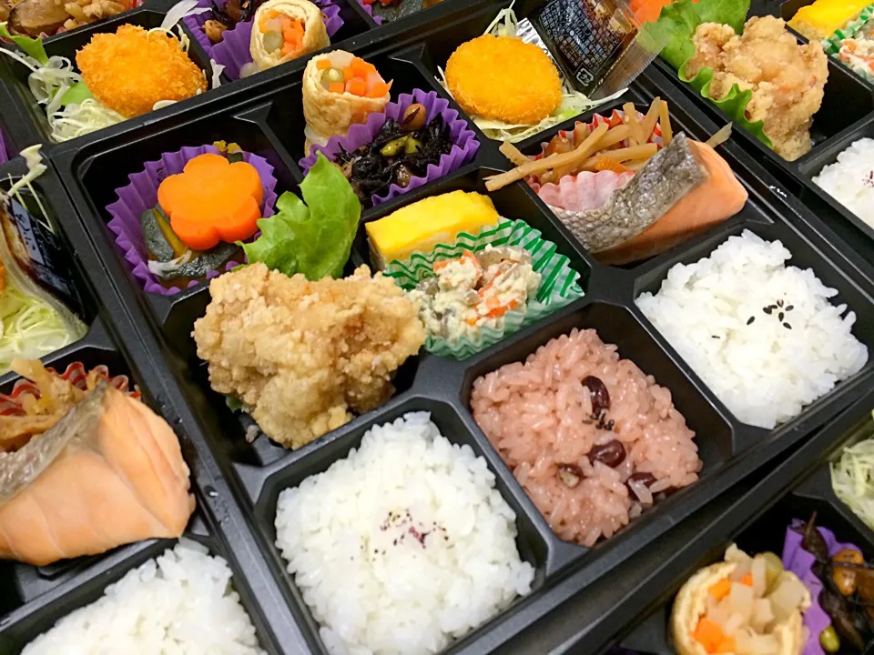 Snapdishの料理写真:卒園式弁当 お祝いお赤飯入り|Naokazu Kuritaさん