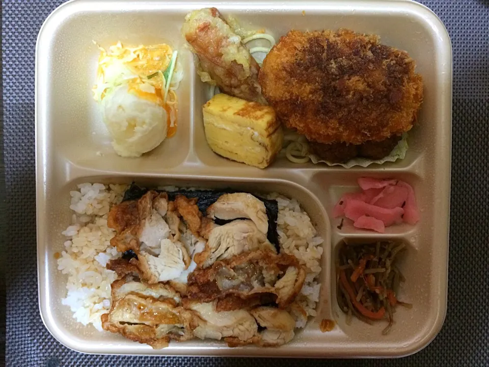 とりめしデラックス弁当|ばーさんさん