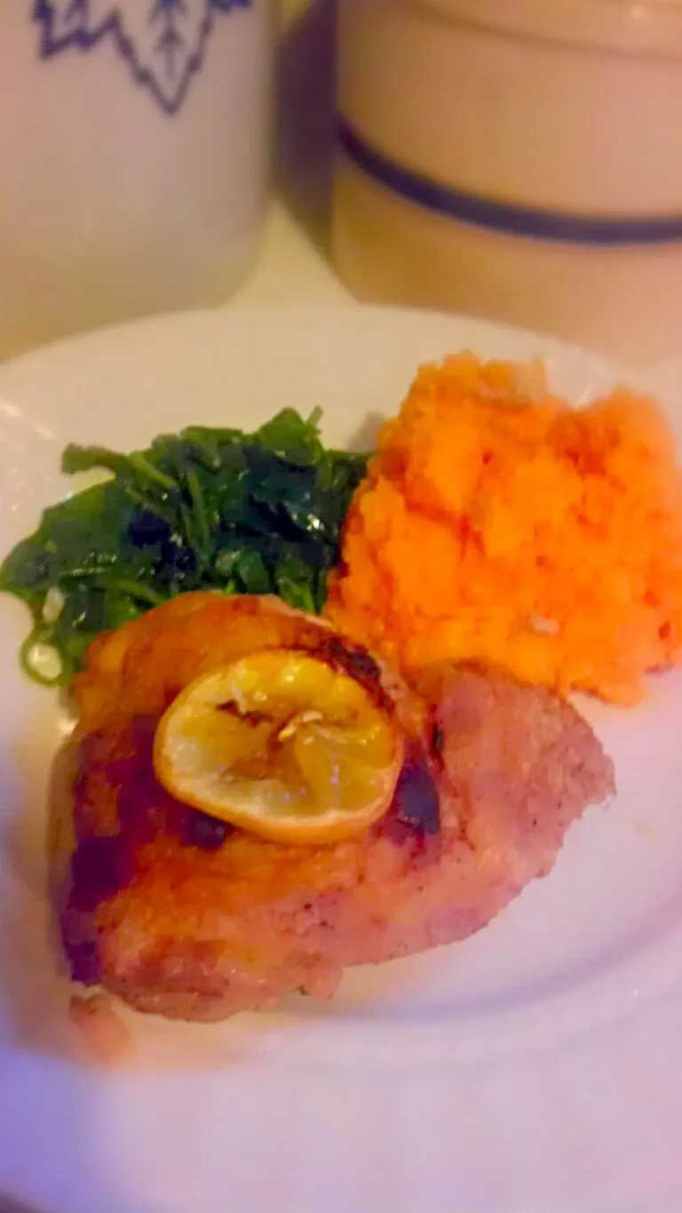 crispy lemony chicken, sweet potato mash and sauteed spinach|kristyn Krausmannさん