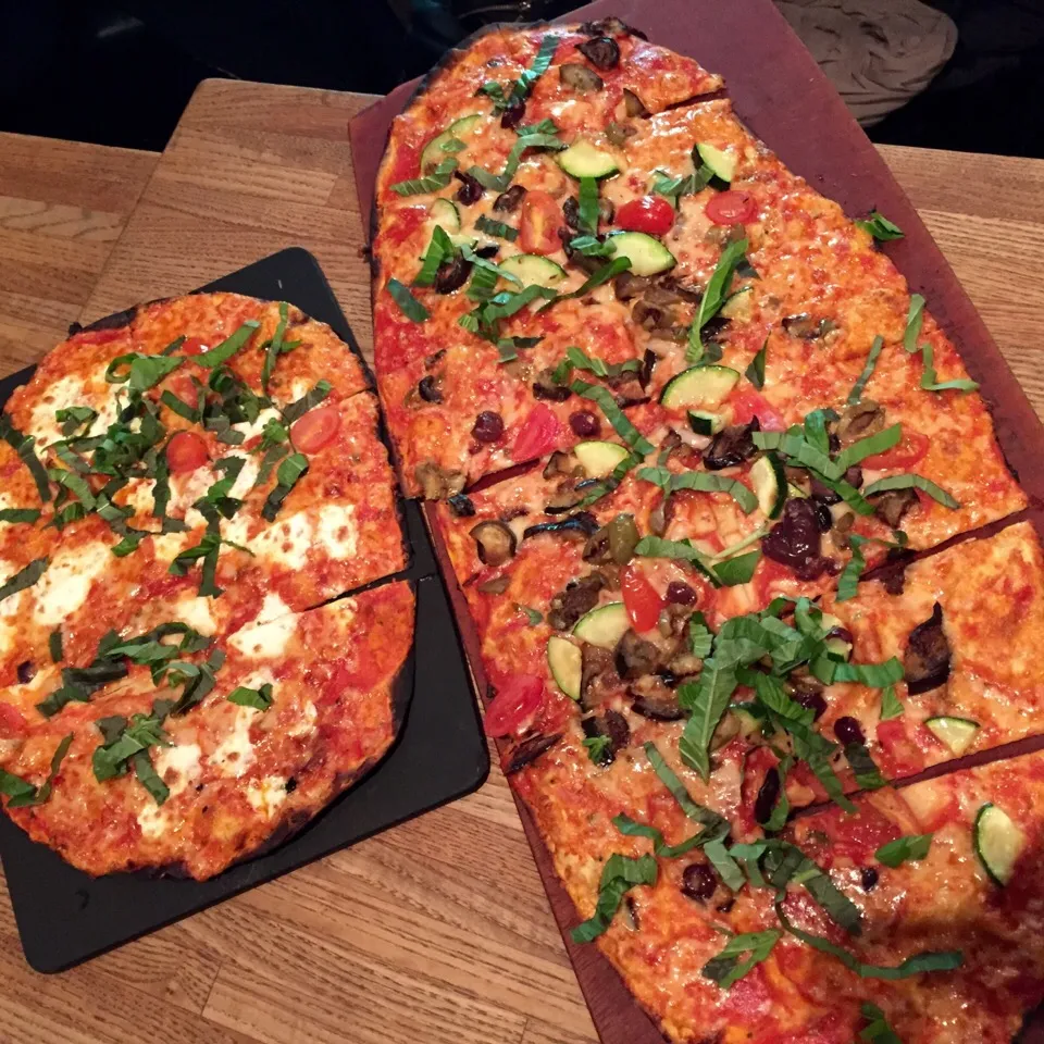 New York eats: NY pizza|victoria valerioさん