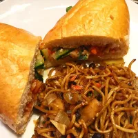 Snapdishの料理写真:Vegan Bahn Mi with yakisoba noodles|Corrina Angelさん