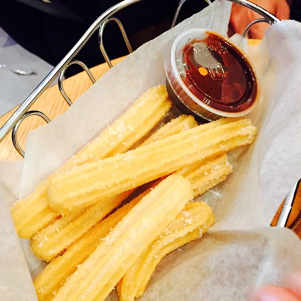 New York eats: churros with chocolate|victoria valerioさん