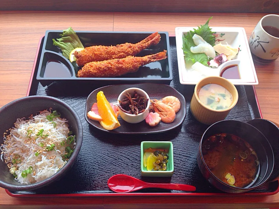 海の恵みに思わずにっこり定食ᗦ↞◃|みいたろさん