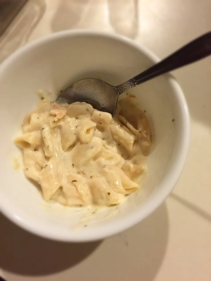 Snapdishの料理写真:Chicken alfredo 3/28|Didi Duangさん