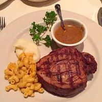 filet mignon with mashed potatoes and truffle lobster mac and cheese|Katieさん