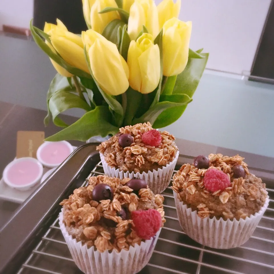 Wholemeal Berries Muffins With Cinnamon Honey Oatmeal Streusel|Prisca Erさん