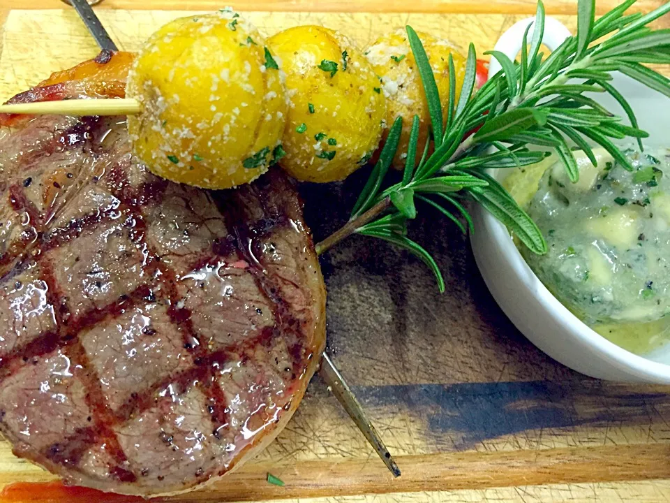 Fillet steak, blue cheese butter|Michael Kohlさん