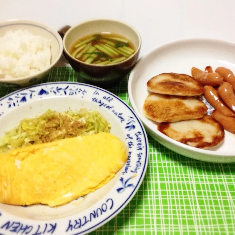 お豆腐と青梗菜のお味噌汁・はんぺんとウィンナ焼いたの・プレーンオムレツ|美也子さん