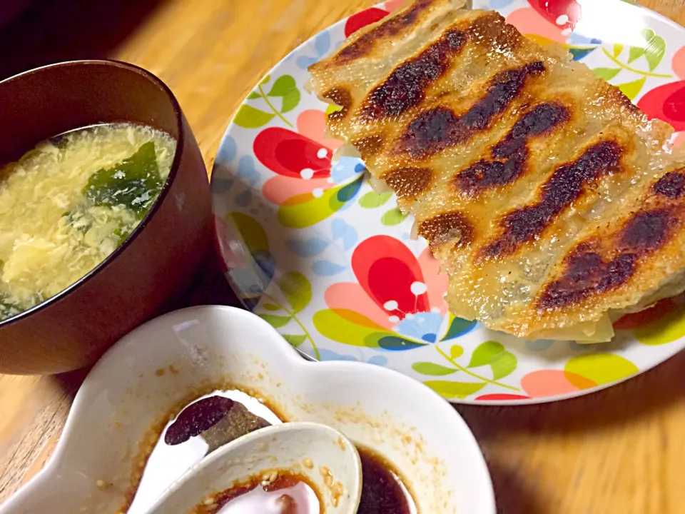 キャベツたっぷり羽根つき餃子ととろとろ中華スープ|奏 kanadeさん