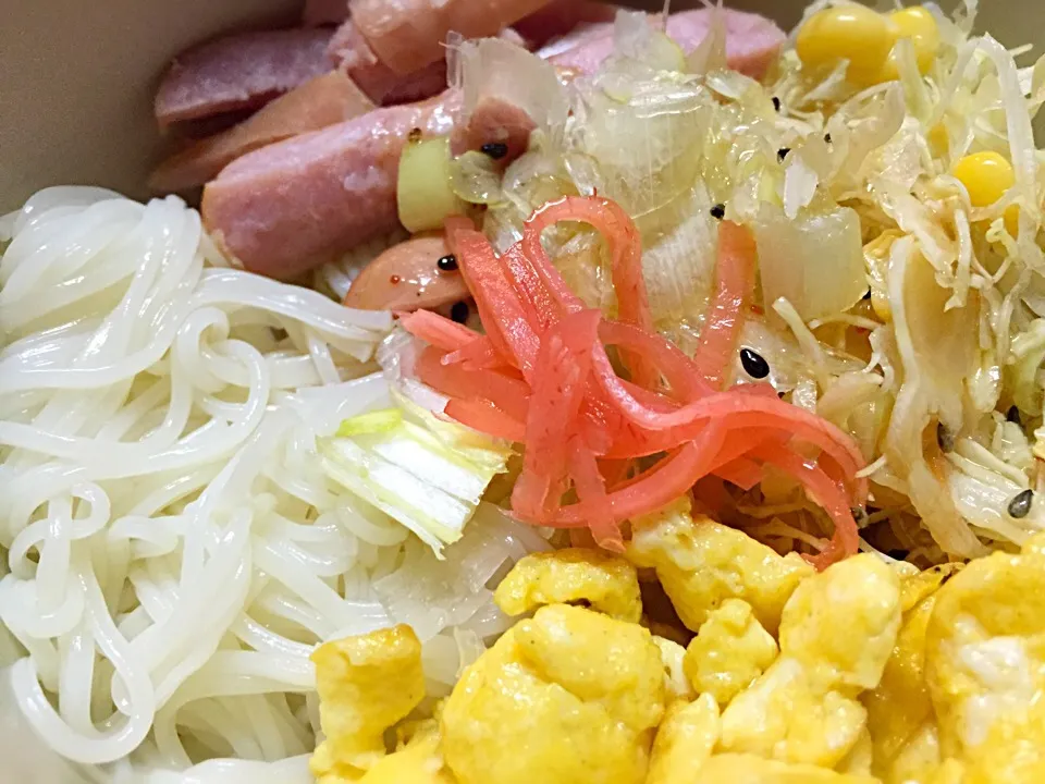 Snapdishの料理写真:素麺サラダに自家製中華ドレッシング|shenhuaさん