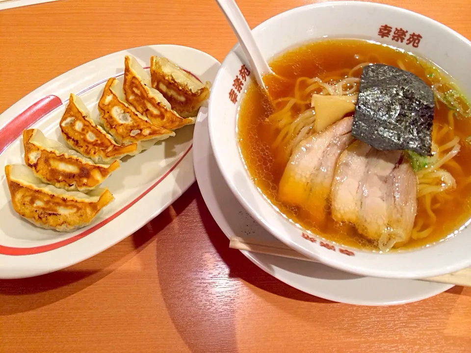 Snapdishの料理写真:幸楽苑ラーメンと餃子290円|ＳＵＺＵＫＩさん