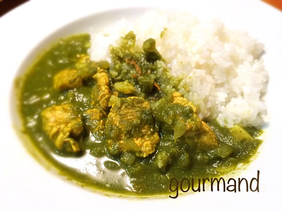 ほうれん草とじゃがいもの インドカレー🍛|プーティさん