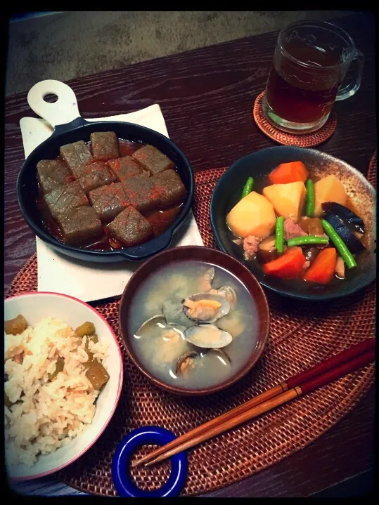 ふきの香りごはん、あさりの味噌汁、肉じゃが、こんにゃくステーキ|ゆかぴさん