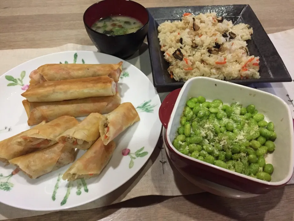 春巻き・うずまきさんの枝豆グリル・中華風おこわ・ナメコとほうれん草の味噌汁|まーままさん