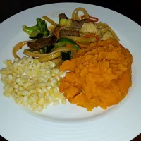 Stir fry, corn, and sweet potatoes. #Lunch|Jeovankhaさん