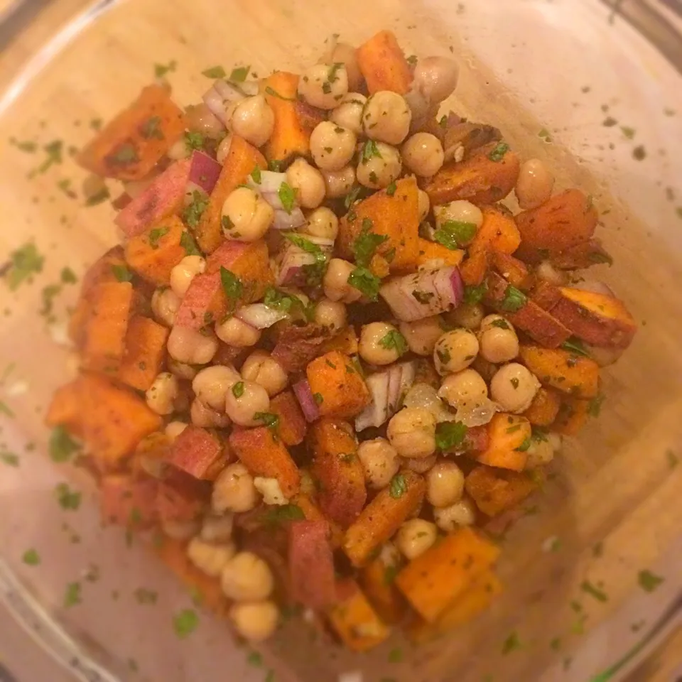 Sweet Potato Chickpea Salad|Cornelia Sandersさん