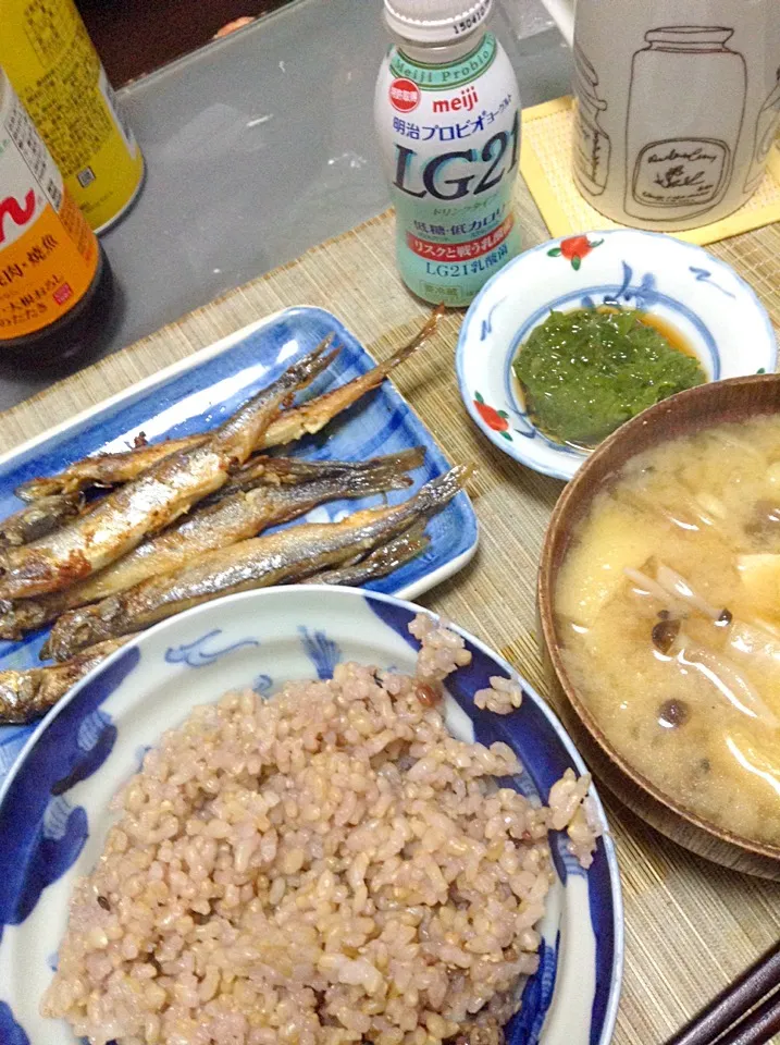 シシャモ＆めかぶ＆白菜とシメジの味噌汁|まぐろさん