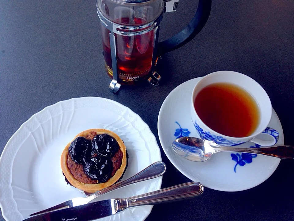 さくら紅茶とプルーンのタルトでアフタヌーンティ⭐️ afternoon tea over cherry blossoms tea and prune tea tart|Tanuさん